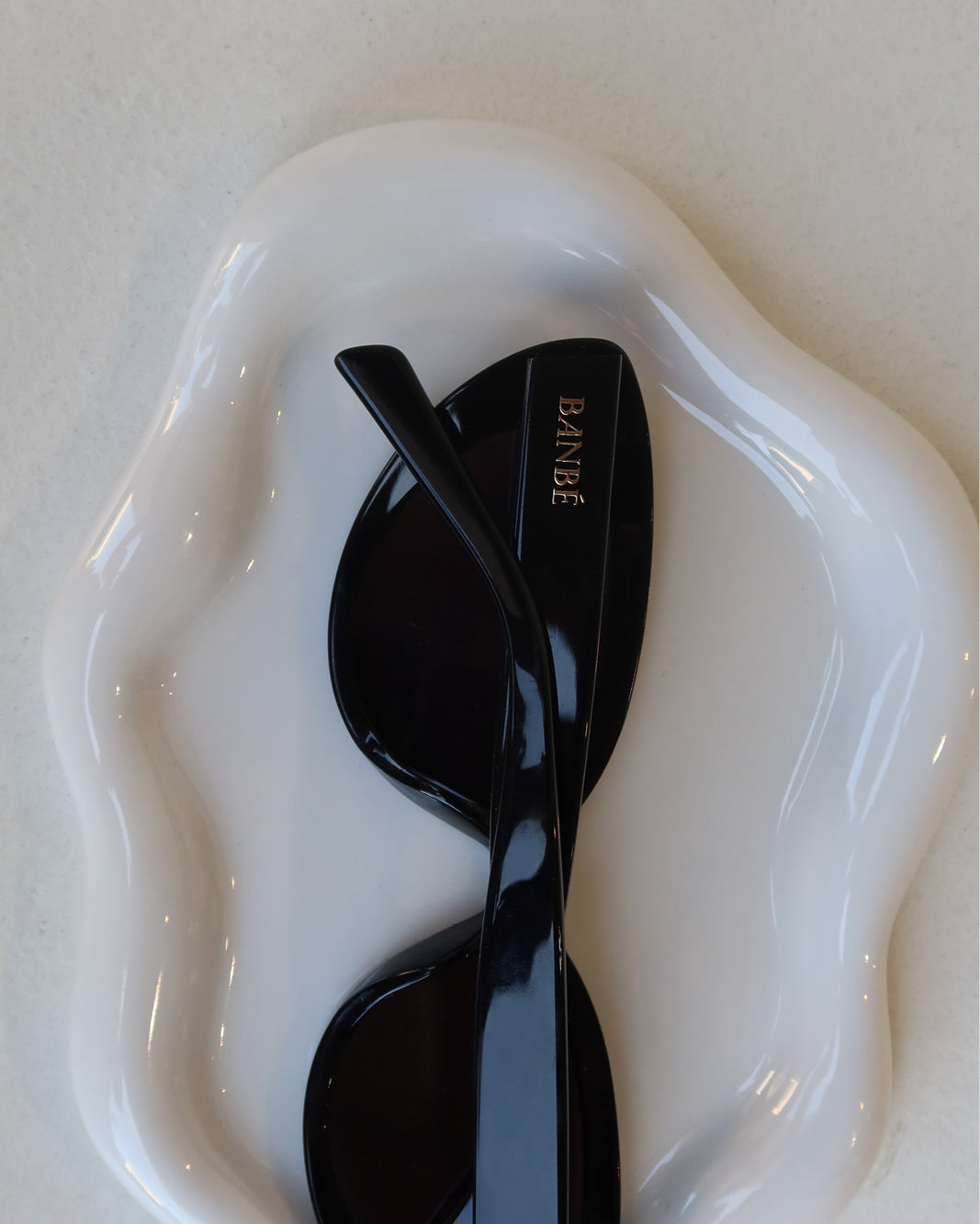 THE SWEENEY - BLACK-BLACK-SUNGLASSES-BANBE-BILLINI USA