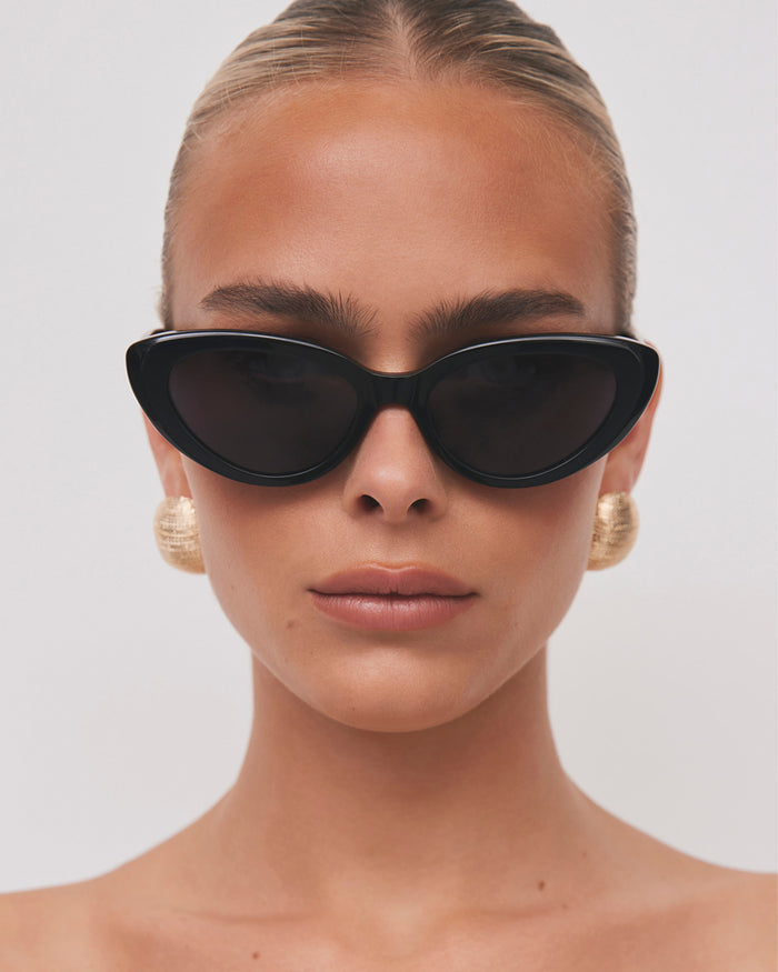 THE SWEENEY - BLACK-BLACK-SUNGLASSES-BANBE-BILLINI USA