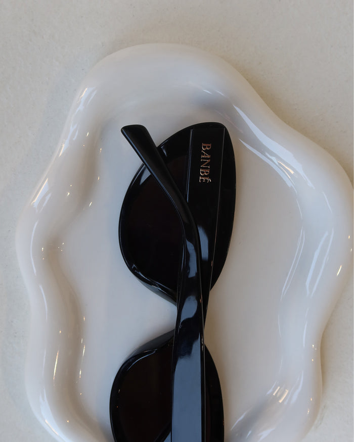 THE SWEENEY - BLACK-BLACK-SUNGLASSES-BANBE-BILLINI USA