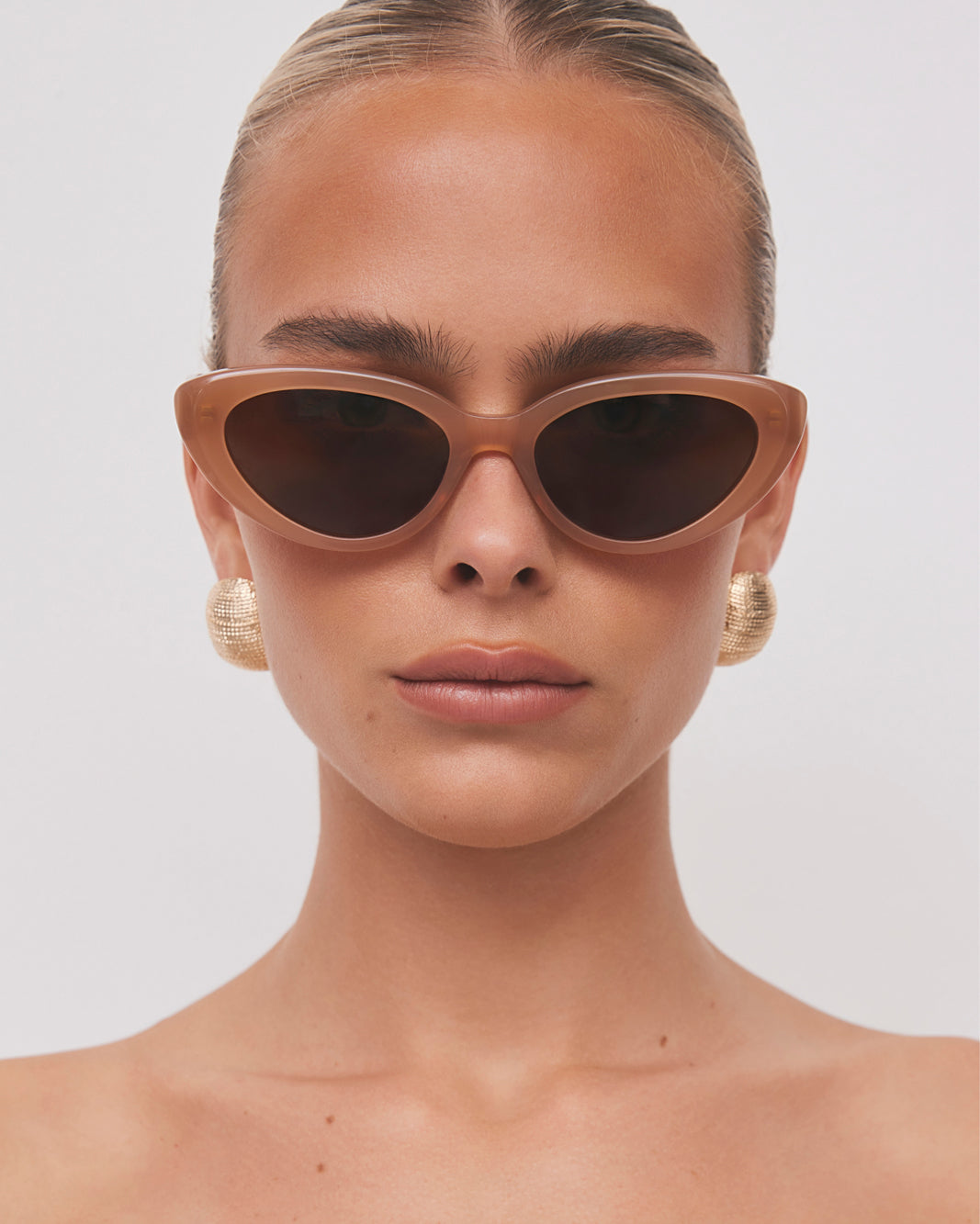 THE SWEENEY - NUDE-CHOCOLATE-SUNGLASSES-BANBE-BILLINI USA